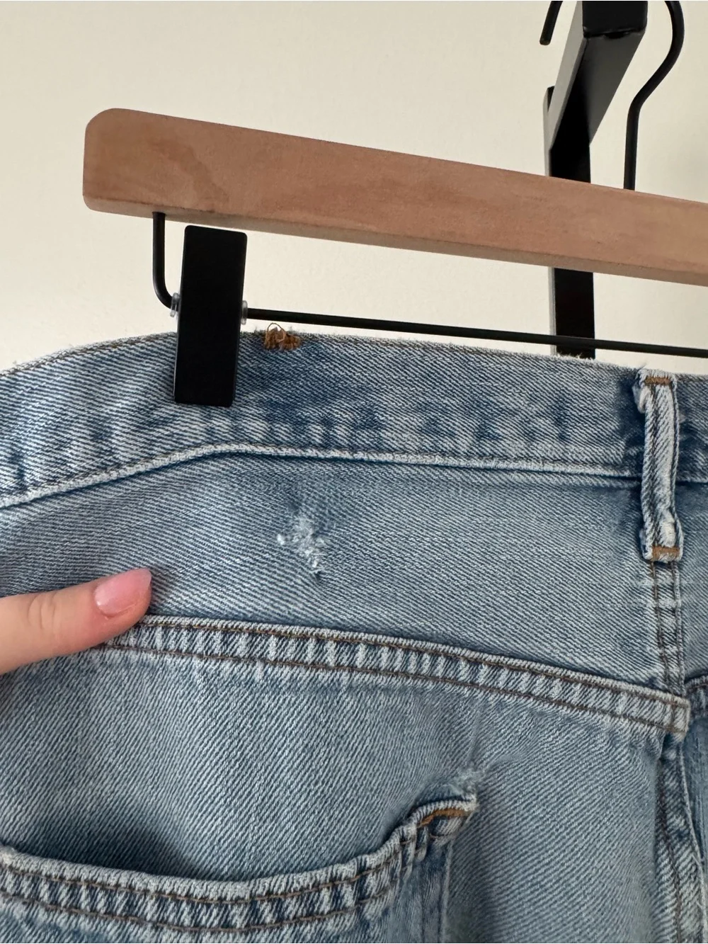 Levi's Women’s/Men's Light Blue Relaxed Straight Jeans